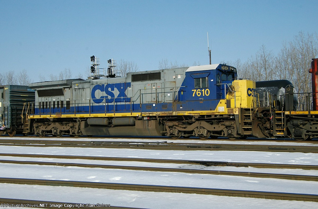 CSX C40-8 7610